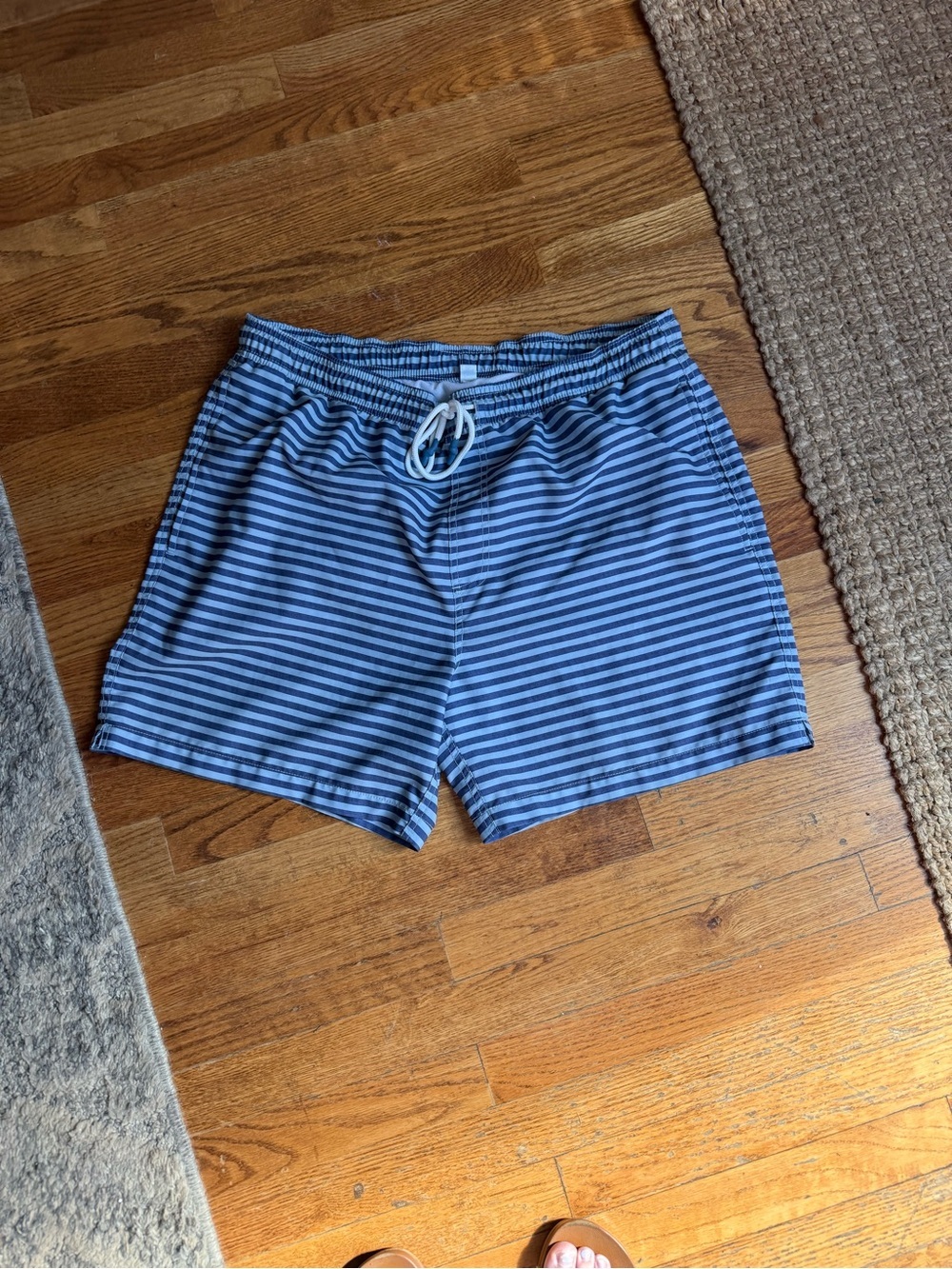 Southern Tide Men's Blue Striped Swim Trunks Sz: XL